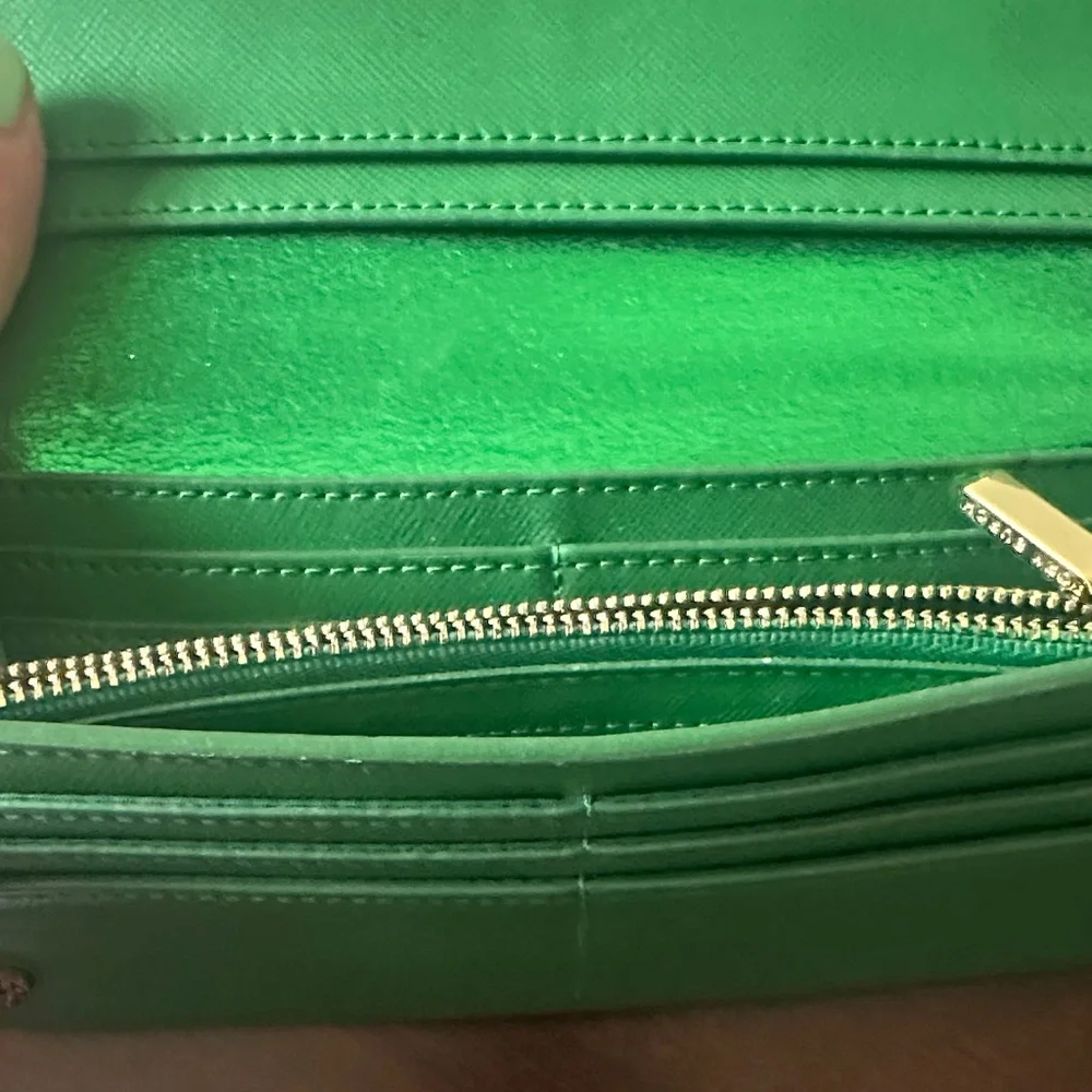 Tory Burch Bright Green Leather Continental Wallet with Gold Logo - Picture 13 of 13